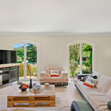 Holiday home Villa Provencale Avec Piscine A Collobrieres *