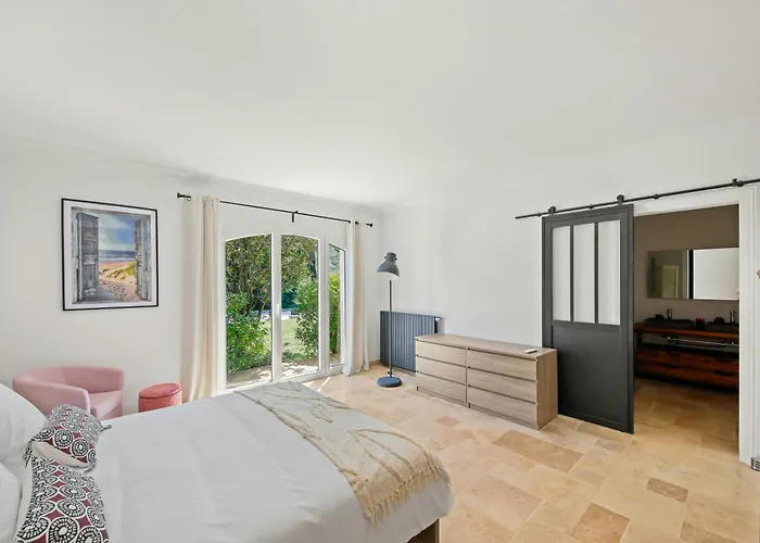 Provencal With Pool In Collobrieres * Conty