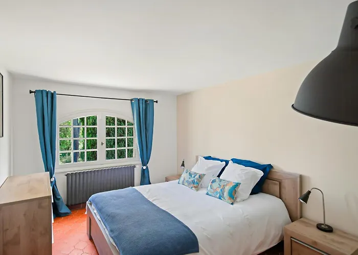 Provencal With Pool In Collobrieres Holiday home *